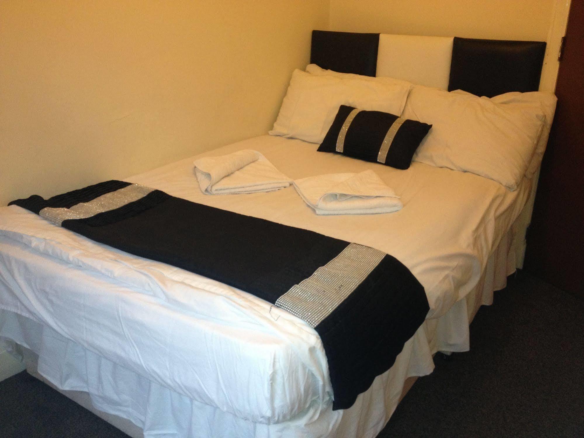 Hello Roomz - Pleasure Blackpool